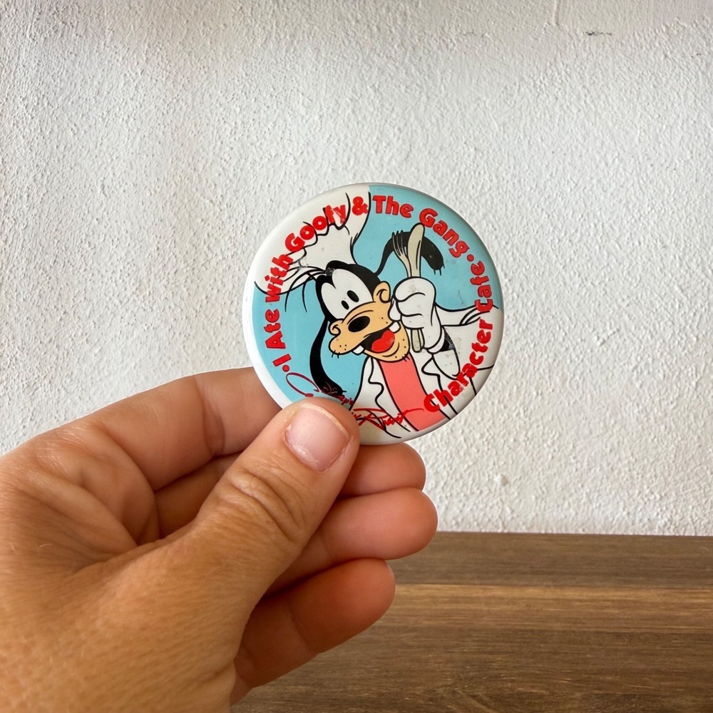 Vintage 1989 Disney Goofy Character Cafe‎ Pinback Button Walt Disney World